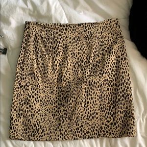 Brandy Melville body-con leopard print skirt